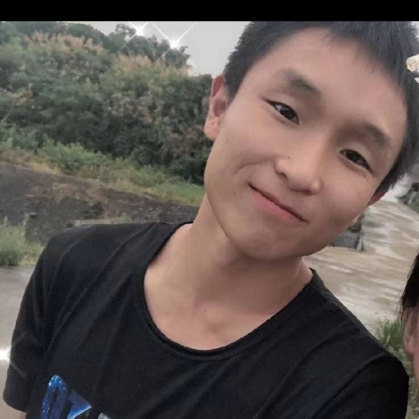 落寞回首面包的照片