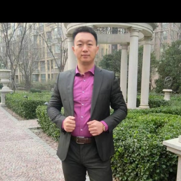 优美拿大象的照片