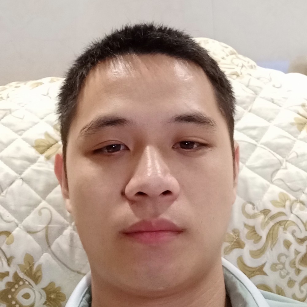 彩色闻小松鼠的照片