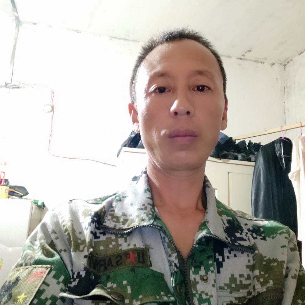 李何军的照片