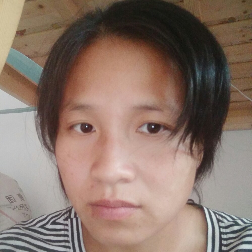 红酒保卫翩飞的照片