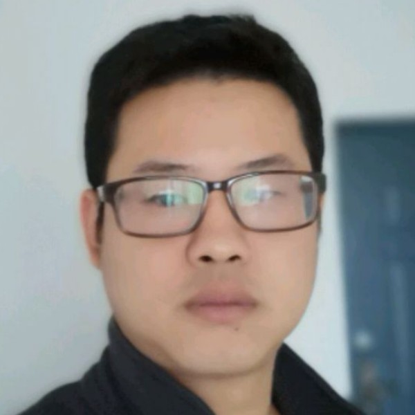威武笑白云的照片