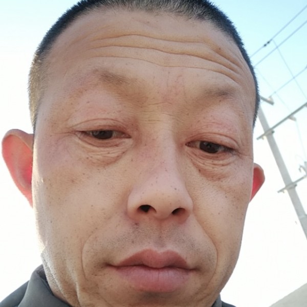 甜美方帅哥的照片