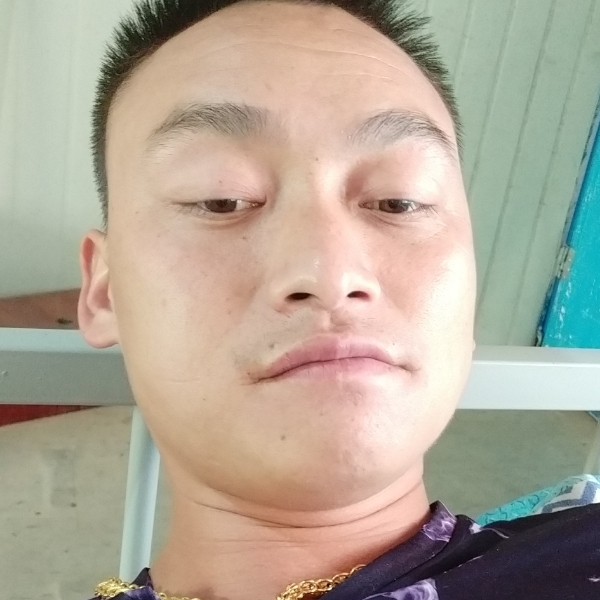 等待最爱的人。的照片