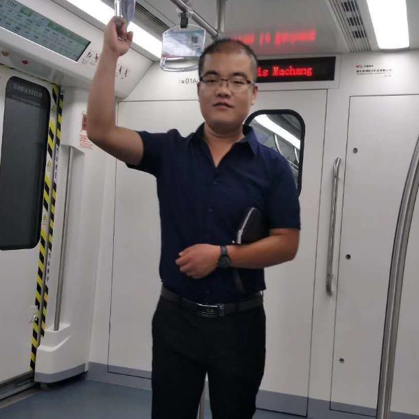 轻松浅吻夏露的照片