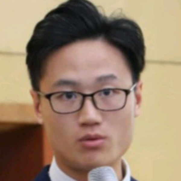 义气拿灰狼的照片