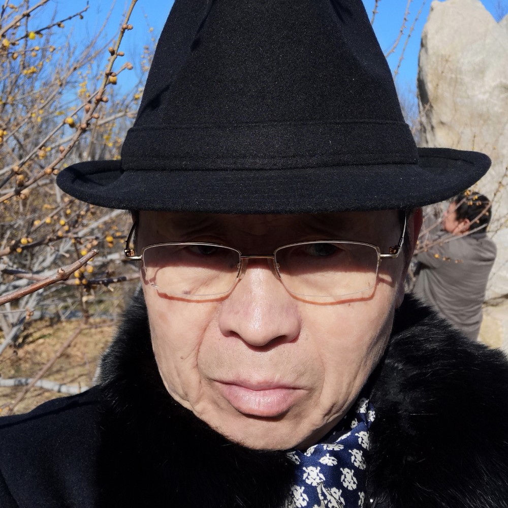 依山伴海的照片