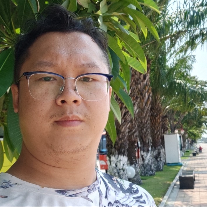 深夜执笔写回忆的照片