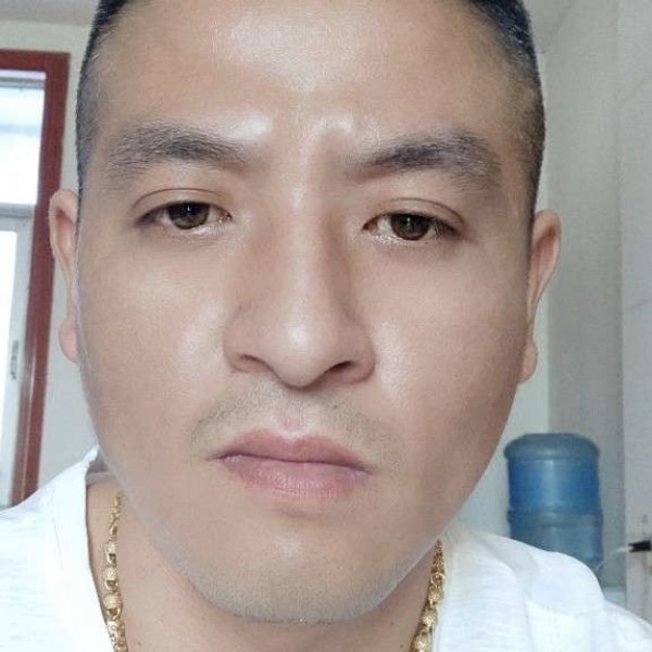 为爱提刀杀红眼的照片