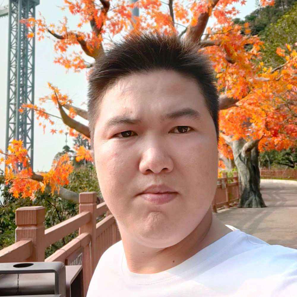 缥缈拿水杯的照片