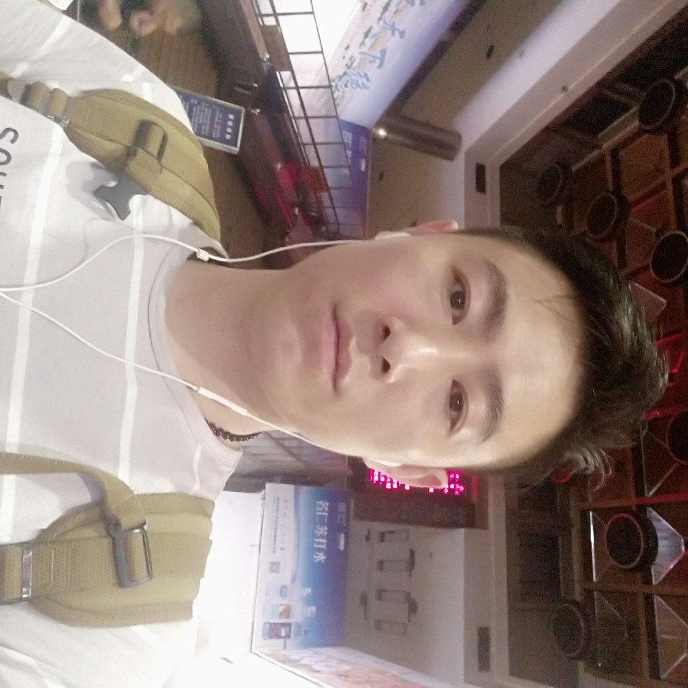 苗条板凳的照片