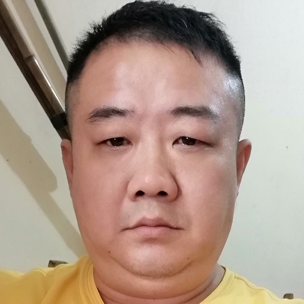 亚马逊河流大叔的照片