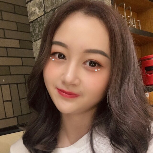 玫瑰蹁跹翩飞的照片