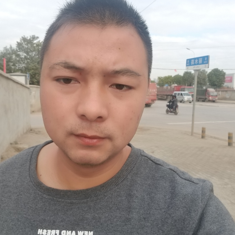 俊秀缱绻的照片