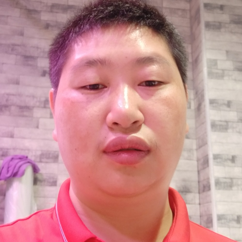 随机生宏的照片