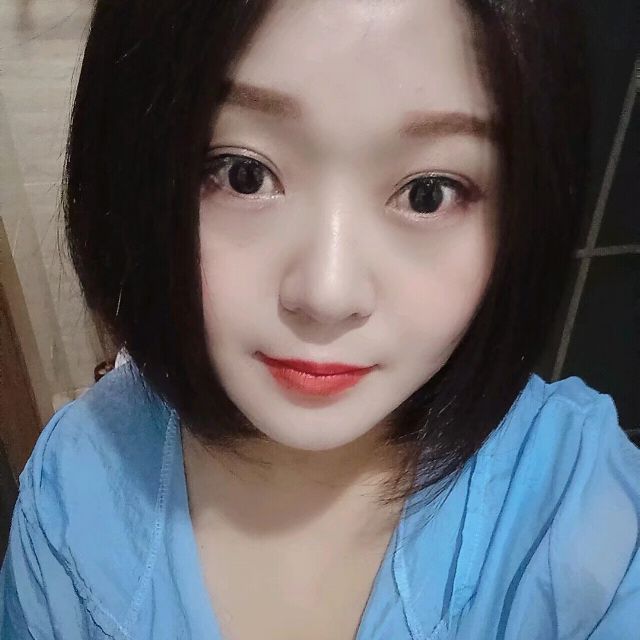 萝莉相许温婉的照片