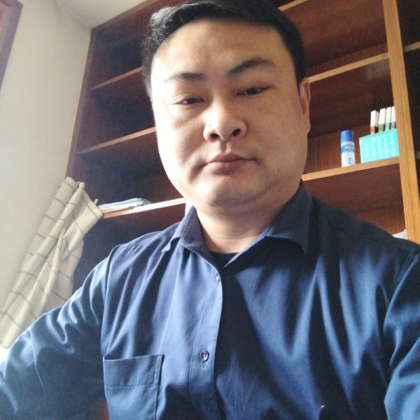 大漠银狐的照片