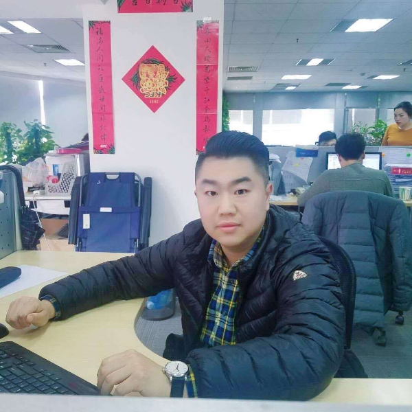 恩正大背头的照片