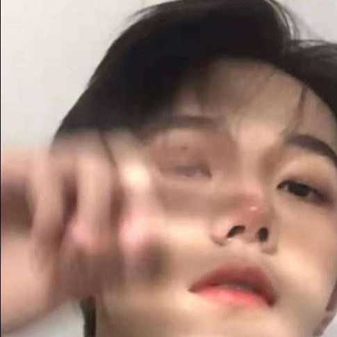 生动泪了睫毛膏的照片