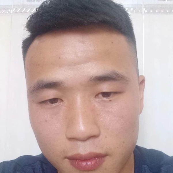 风中等待月饼的照片