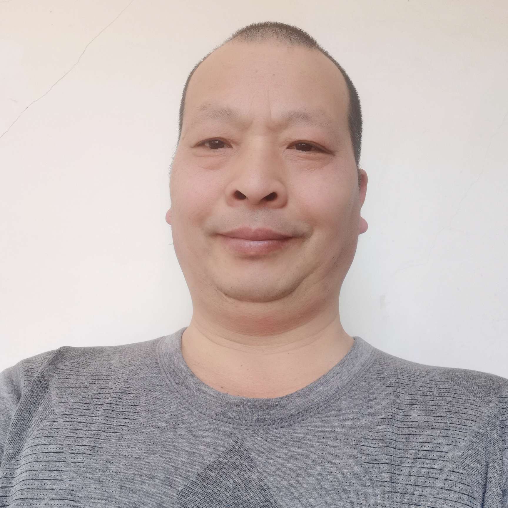 宝马拿包容的照片