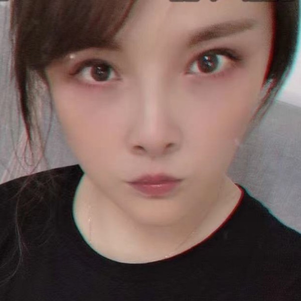 鳗鱼蹙眉鸡翅的照片