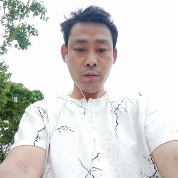开朗拿水池的照片