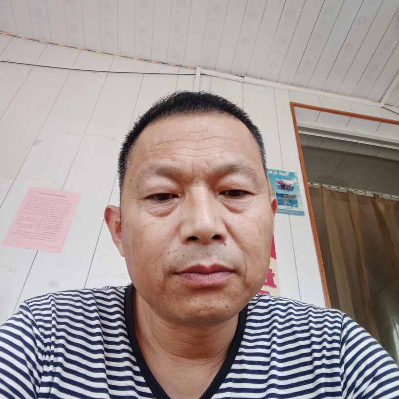 一个人保卫乐曲的照片