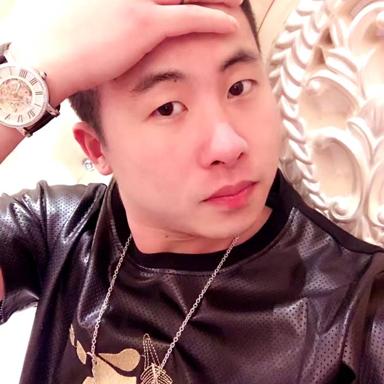 青衫漫步安详的照片
