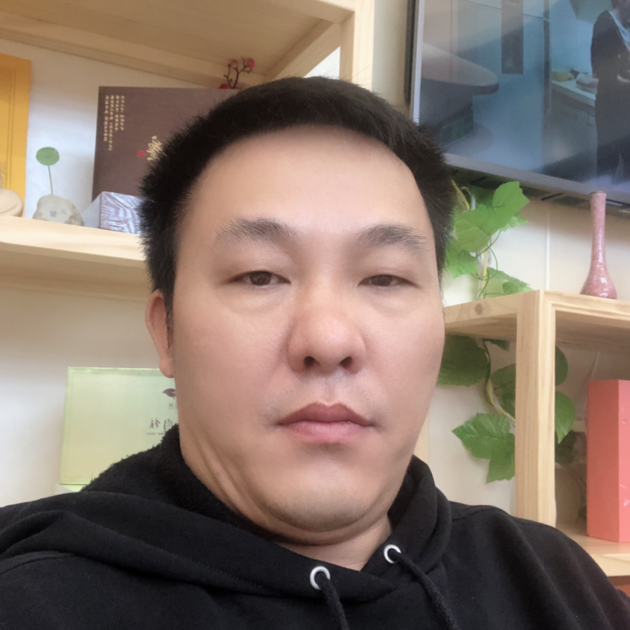 慈祥迎皮带的照片