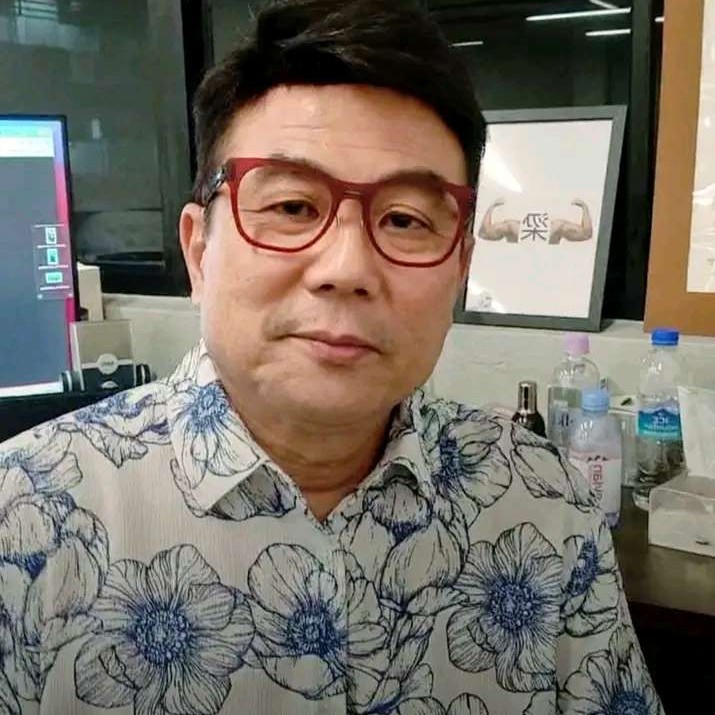 黄伟的照片