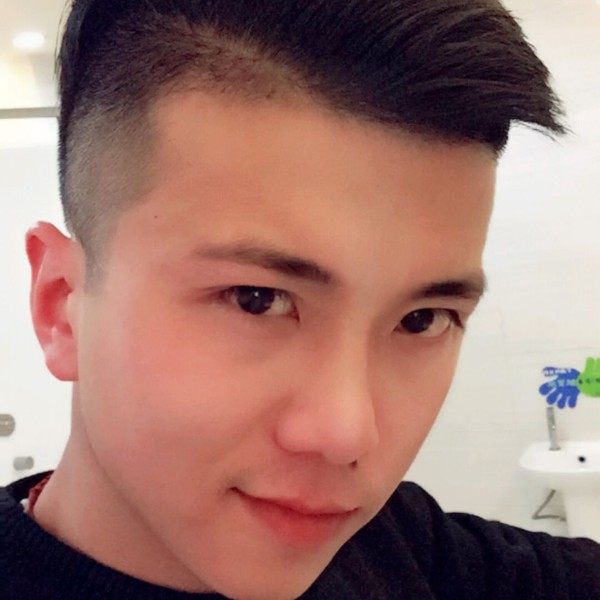 小刺猬回首爱听歌的照片