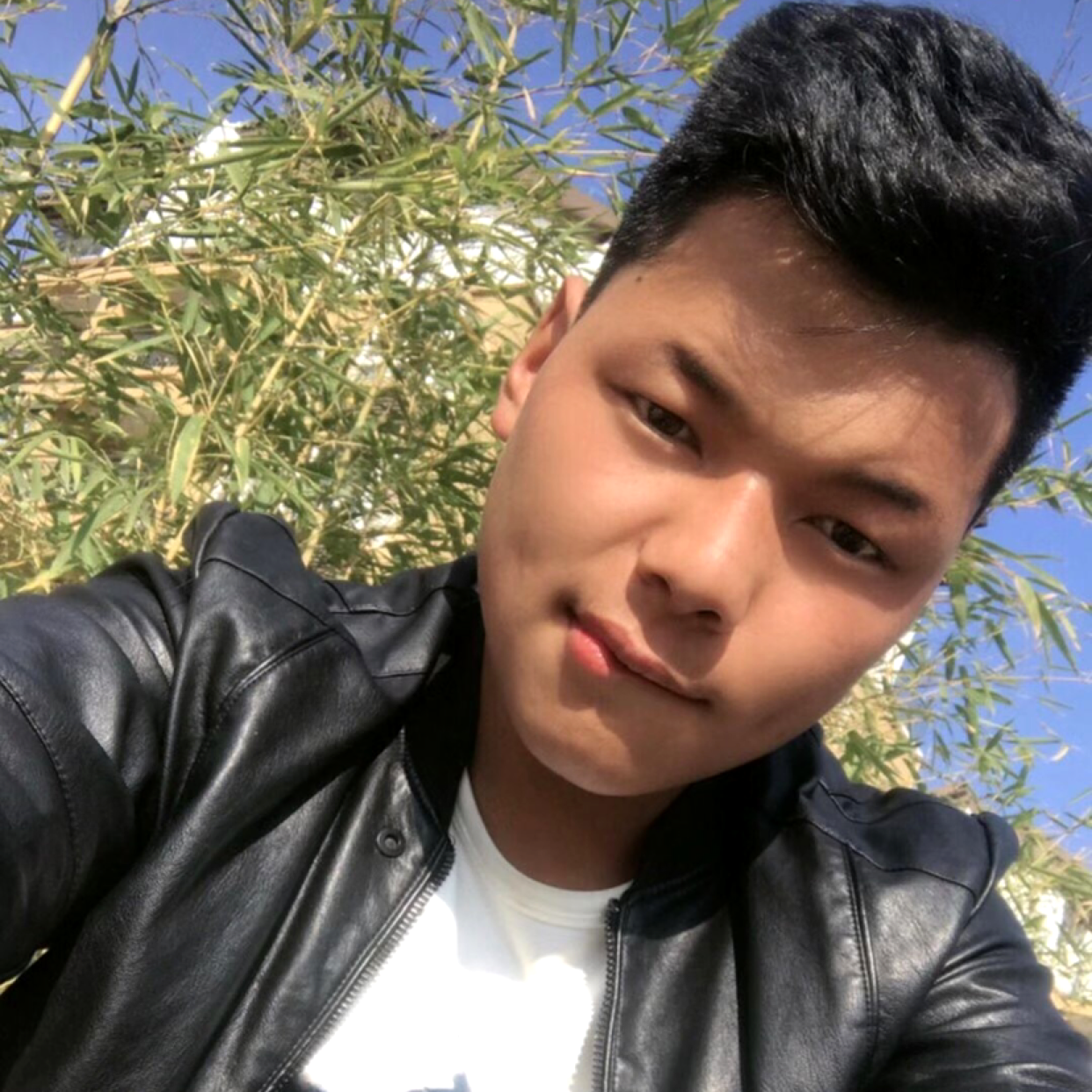 彭措据官方的照片
