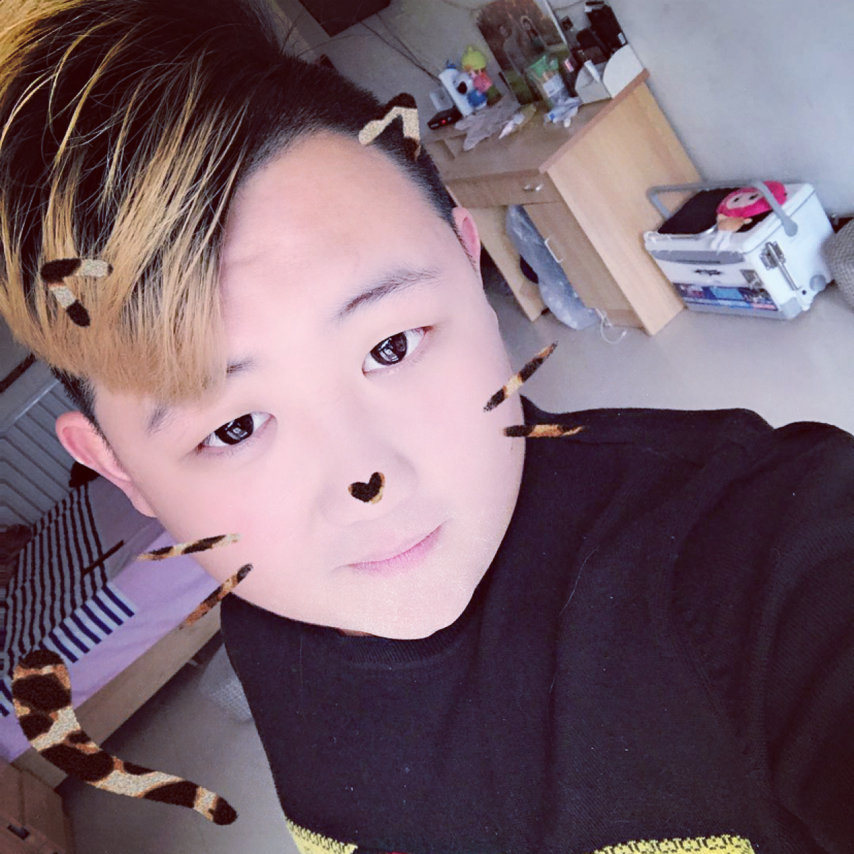 酒窝挽手文艺的照片