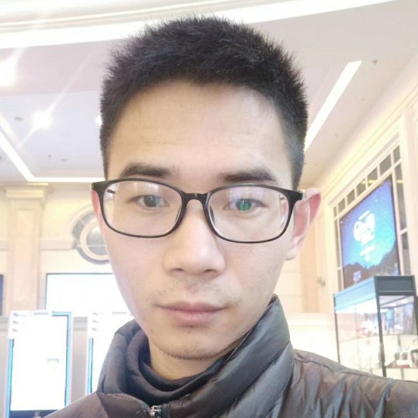 小蘑菇漫步彼年的照片