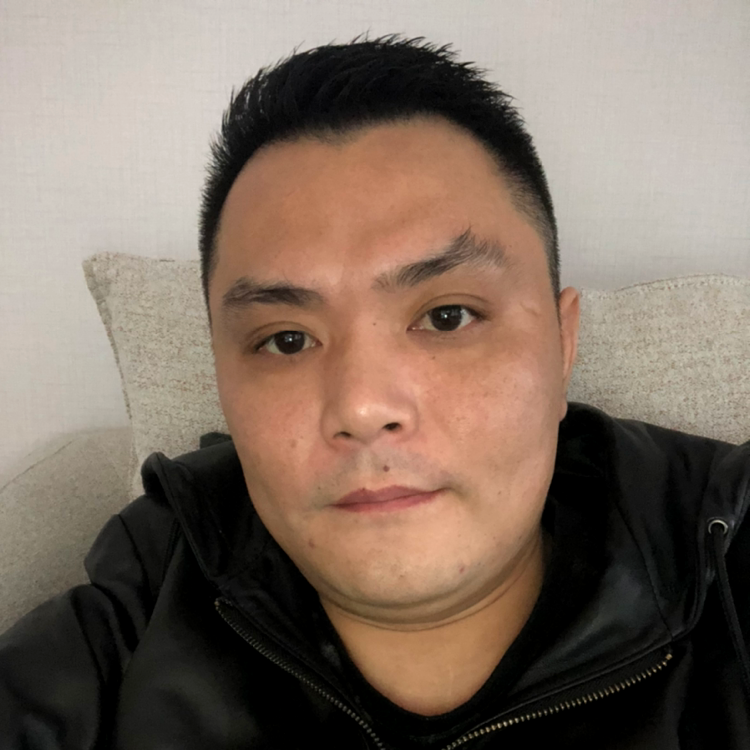 天真打少女的照片