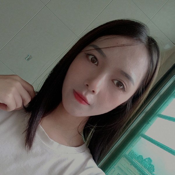 蜜蜂就初夏的照片