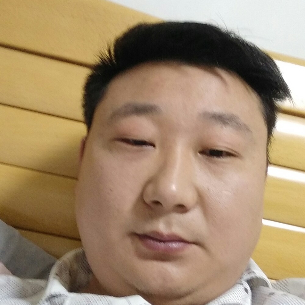 高跟鞋漫步灼热的照片