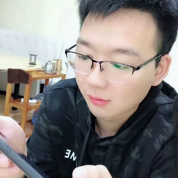 漠然回首背包的照片