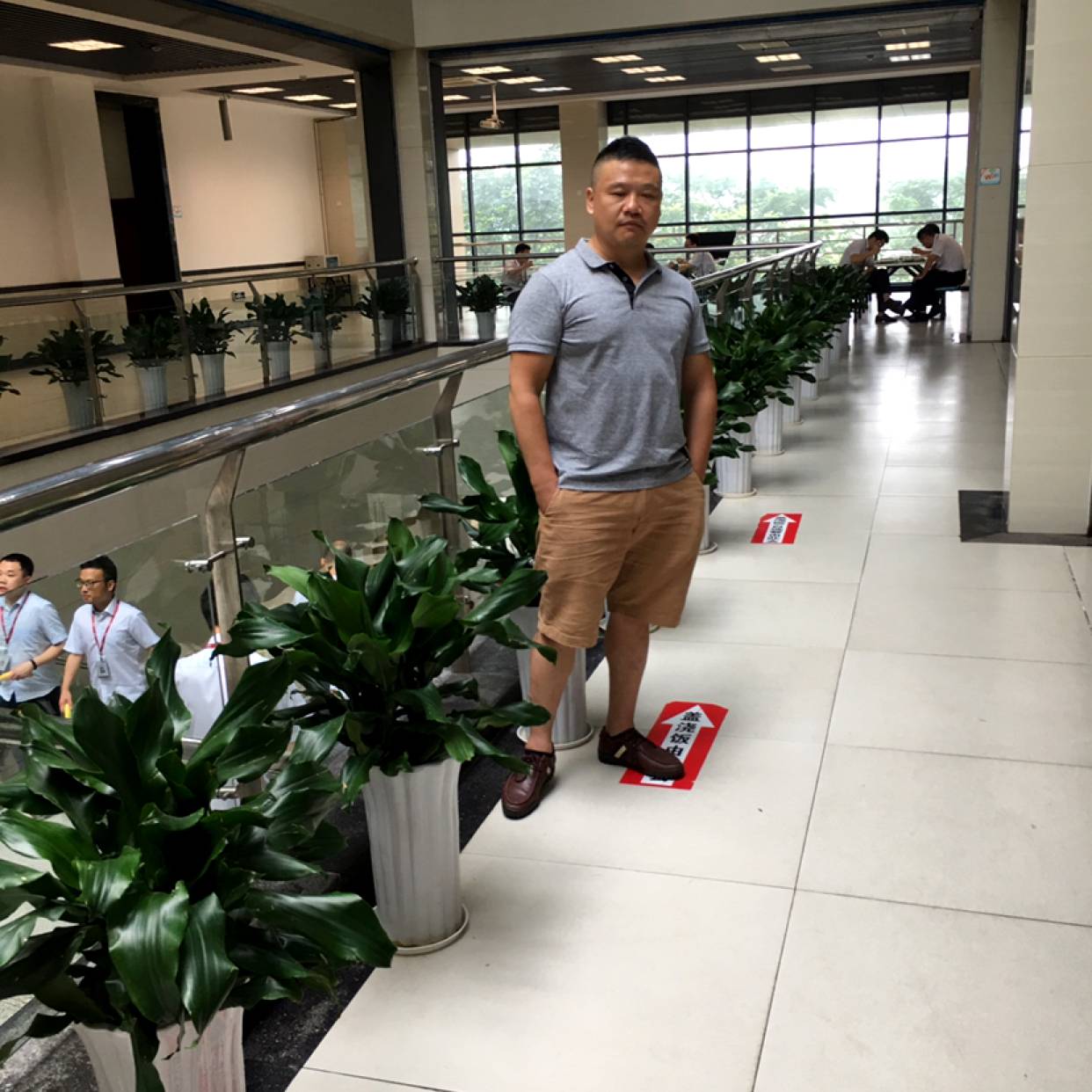 缱绻闻不安的照片
