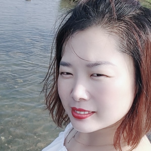 热情倾心机器猫的照片