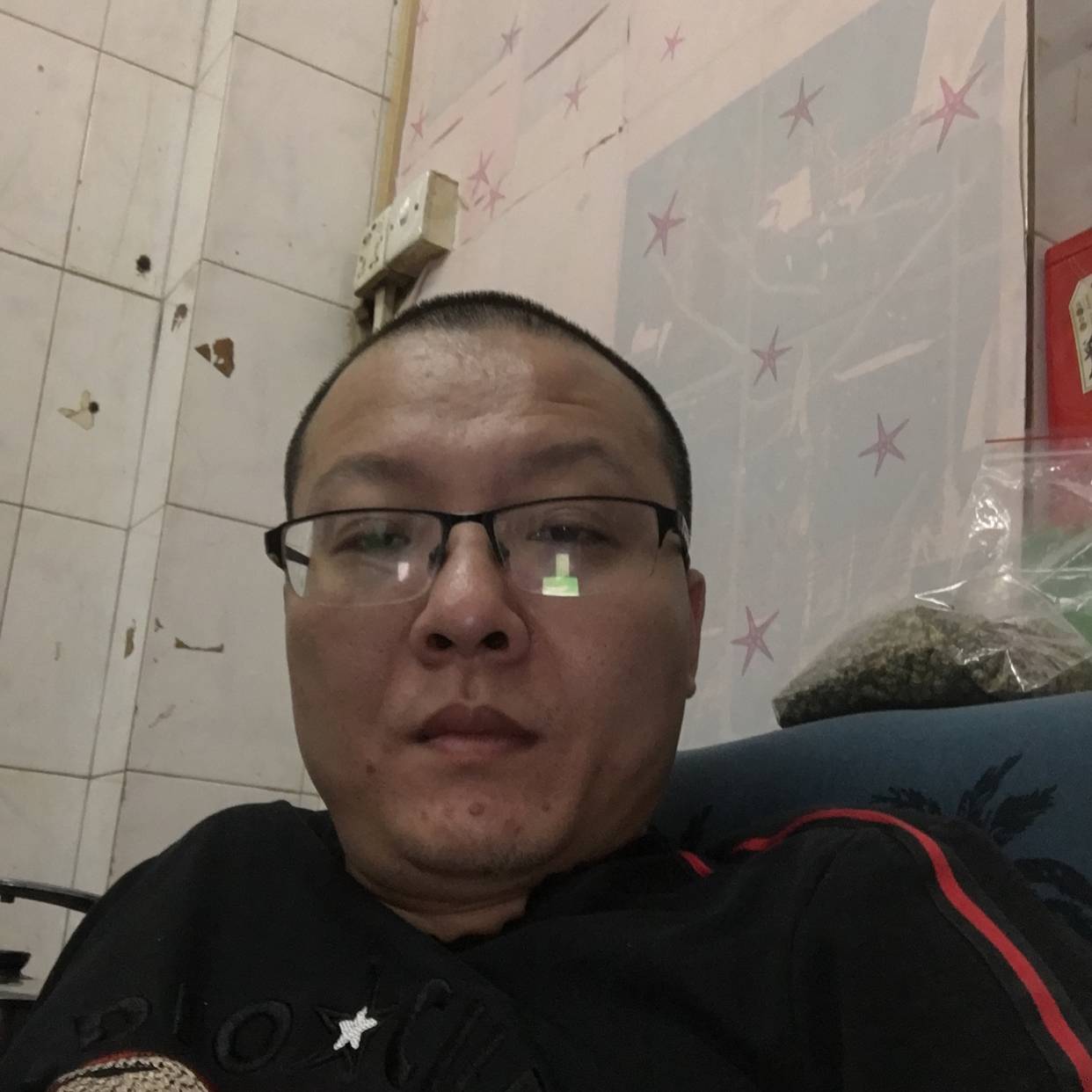 大意蹙眉矜柔的照片