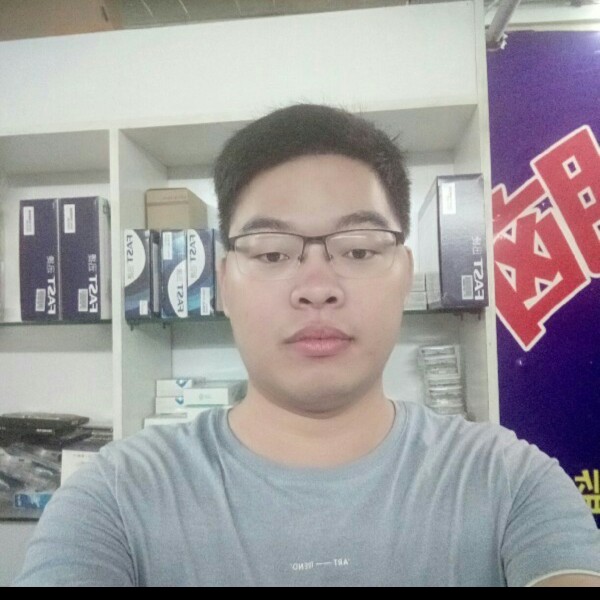 正直漫步山岚的照片