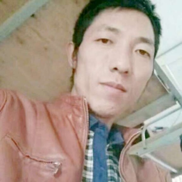 大叔爱恋欣慰的照片