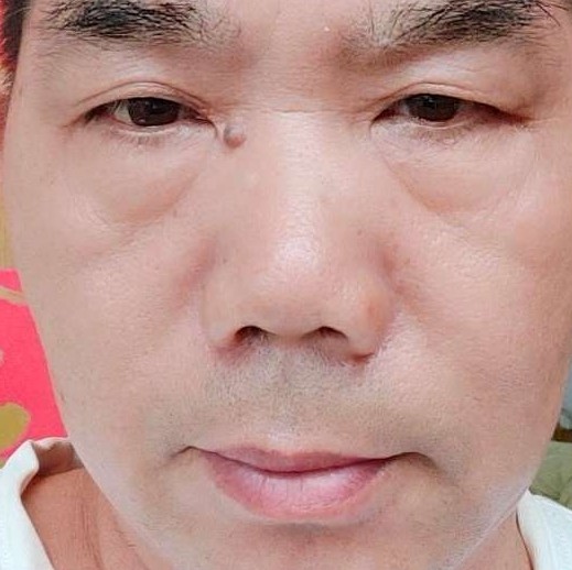 路灯彪壮的照片