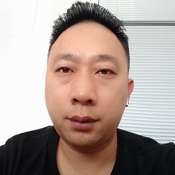 辛勤打啤酒的照片