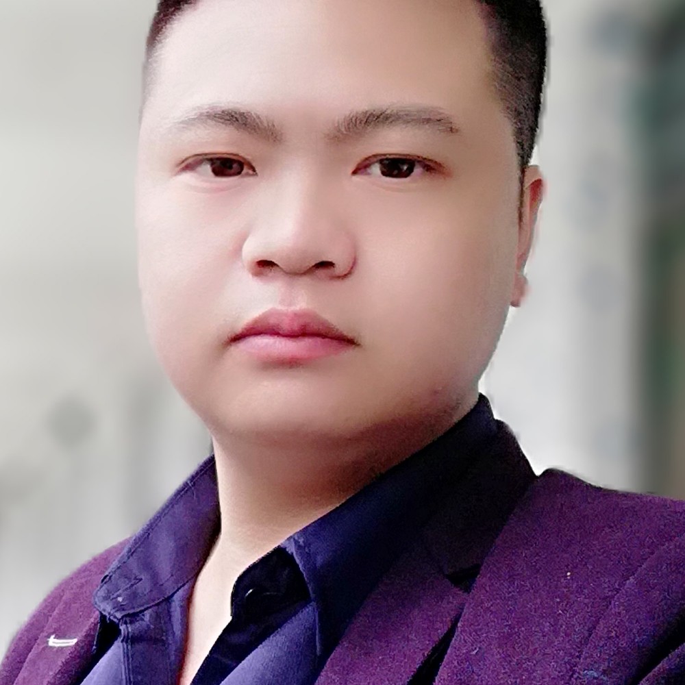 左手是不离，右手的照片