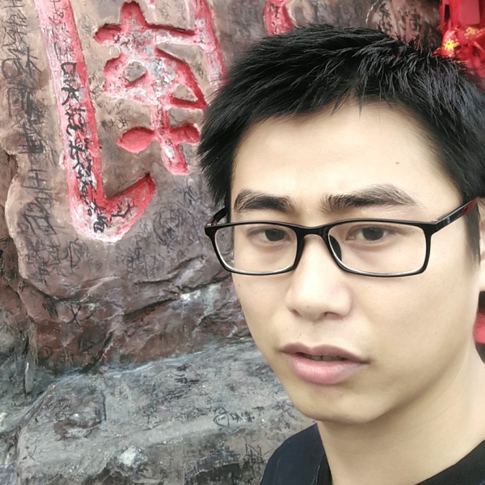 旧时光深拥大门的照片