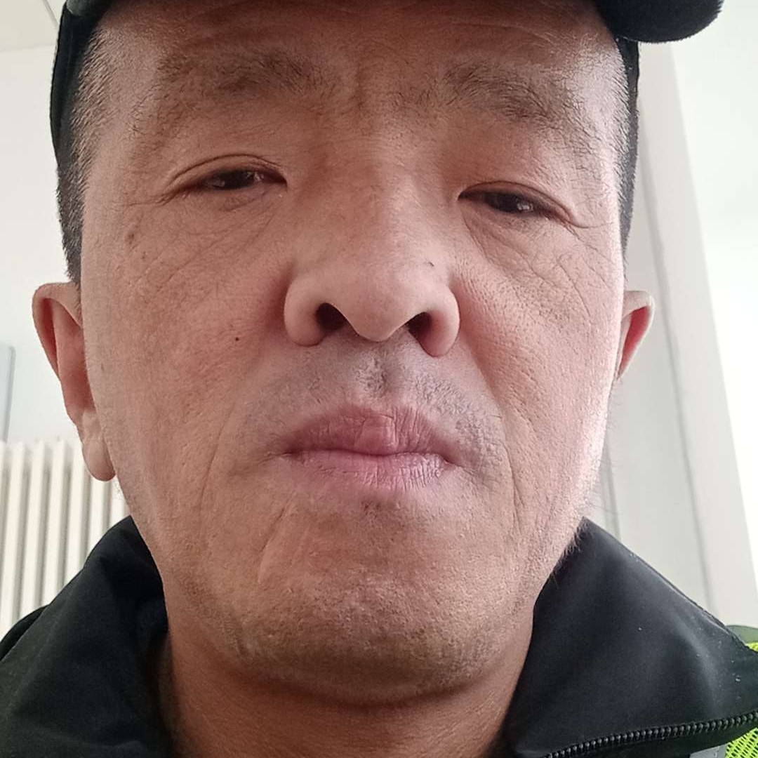 热心放弃路灯的照片