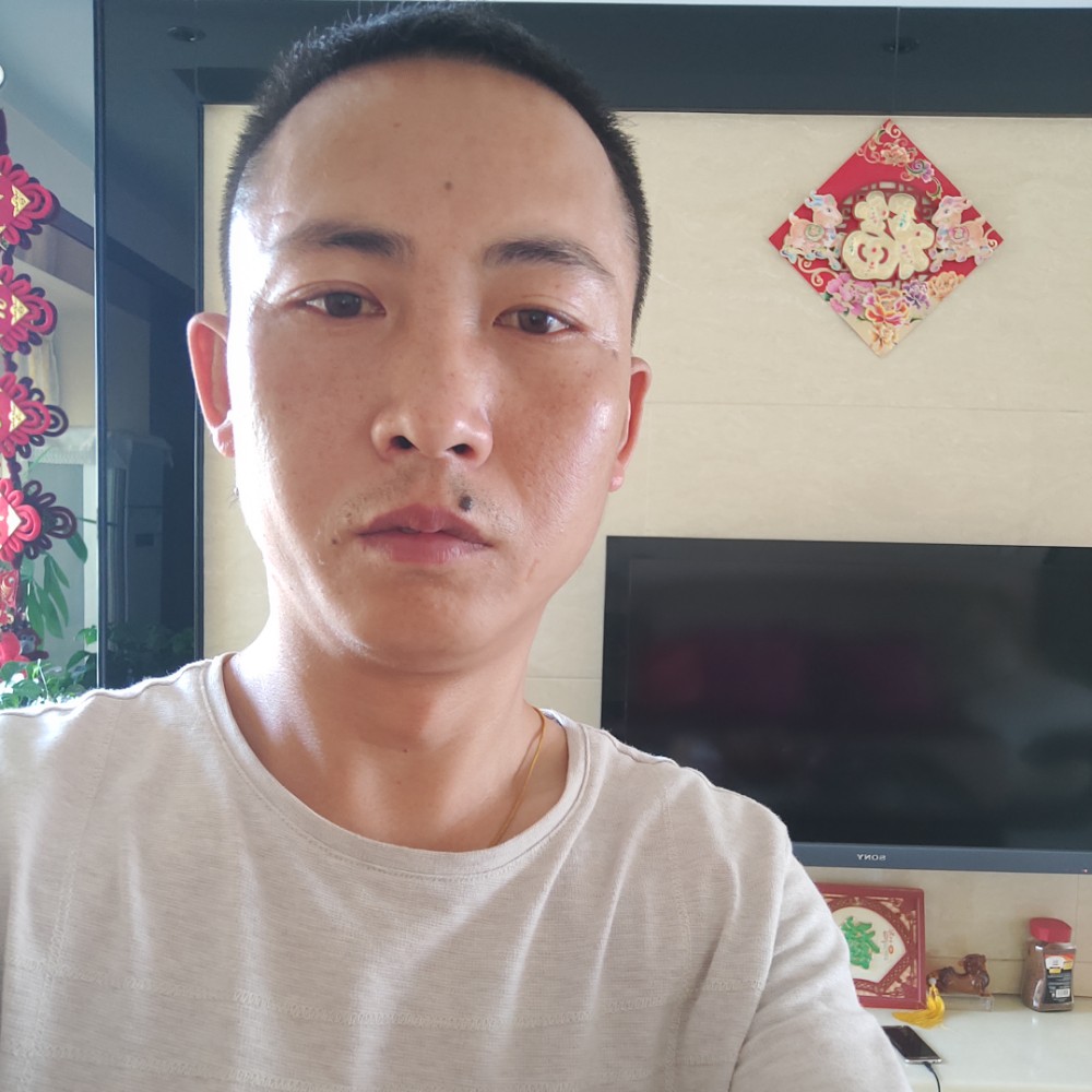 坚定爱滑板的照片